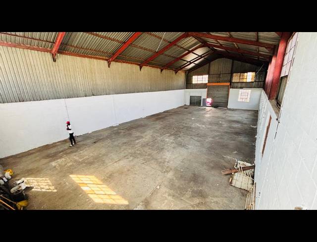 360M² WAREHOUSE TO LET IN ROODEPOORT CENTRAL